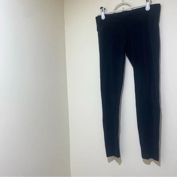 Women’s  TNA Brand Casual Soft Black Leggings With Logo on the Back Size Small - Picture 2 of 14